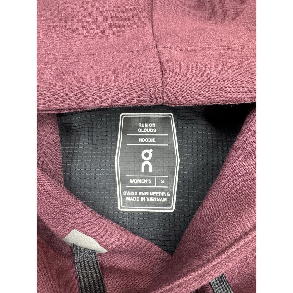 On Cloud Hoodie Womens Small Swiss Engineering Sweatshirt NWT $149 Mulberry - Picture 5 of 6